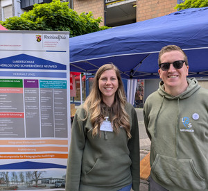 Auf diesem Bild sieht man Frau Kortus und Herr Sabatino bei "Neuwied vereint 2025".