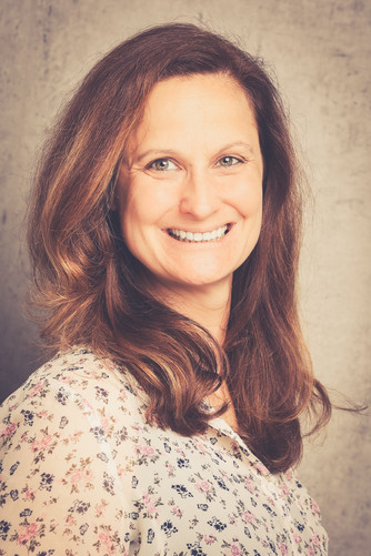 Auf diesem Bild sieht man die zwei Stellvertreterin Syne Neumann.