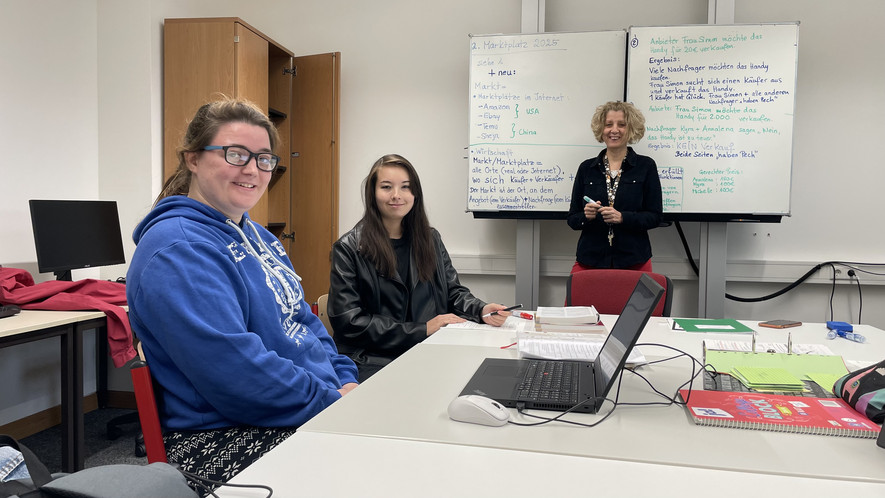 Auf diesem Bild sieht man eine Klasse einer Maßnahme zur Einstiegsqualifizierung.