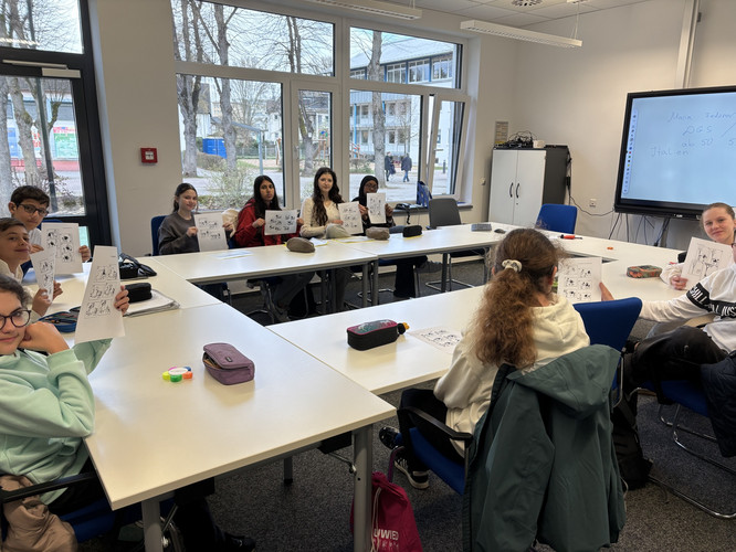 Auf diesem Bild sieht man eine Gruppe von Schülern.