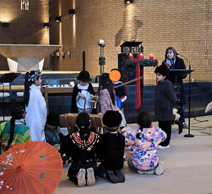 Auf diesem Bild sieht man Kinder beim Krippenspiel.