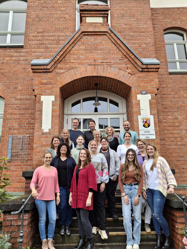Auf diesem Bild sieht man Lehrerinnen und Lehrer der Sekundarstufe I.
